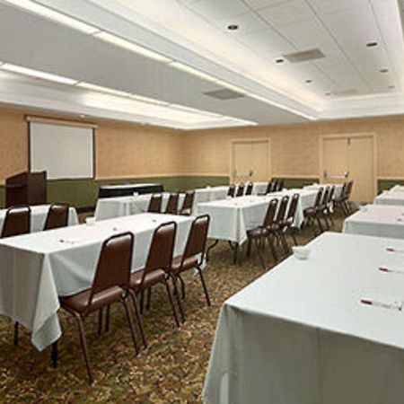 Ramada Burlington Hotel And Conference Center Extérieur photo