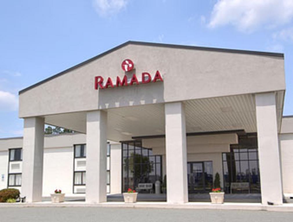 Ramada Burlington Hotel And Conference Center Extérieur photo