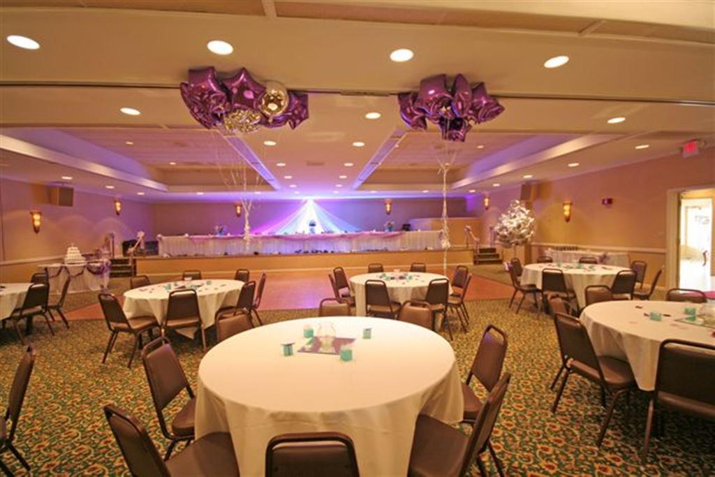 Ramada Burlington Hotel And Conference Center Extérieur photo