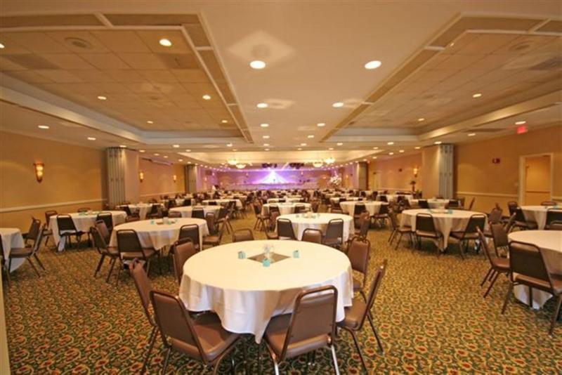 Ramada Burlington Hotel And Conference Center Extérieur photo