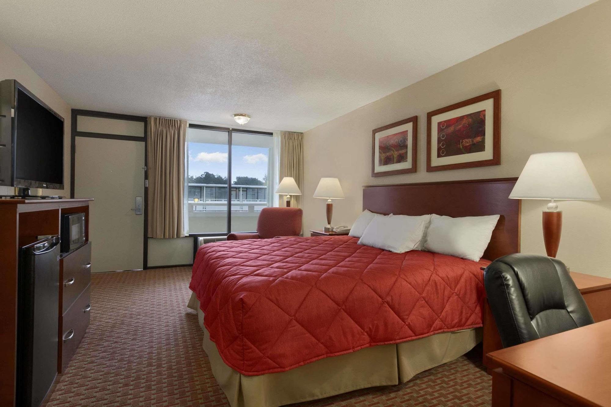 Ramada Burlington Hotel And Conference Center Extérieur photo