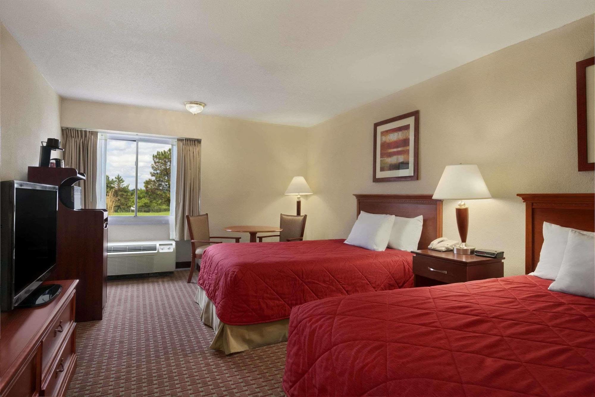 Ramada Burlington Hotel And Conference Center Extérieur photo