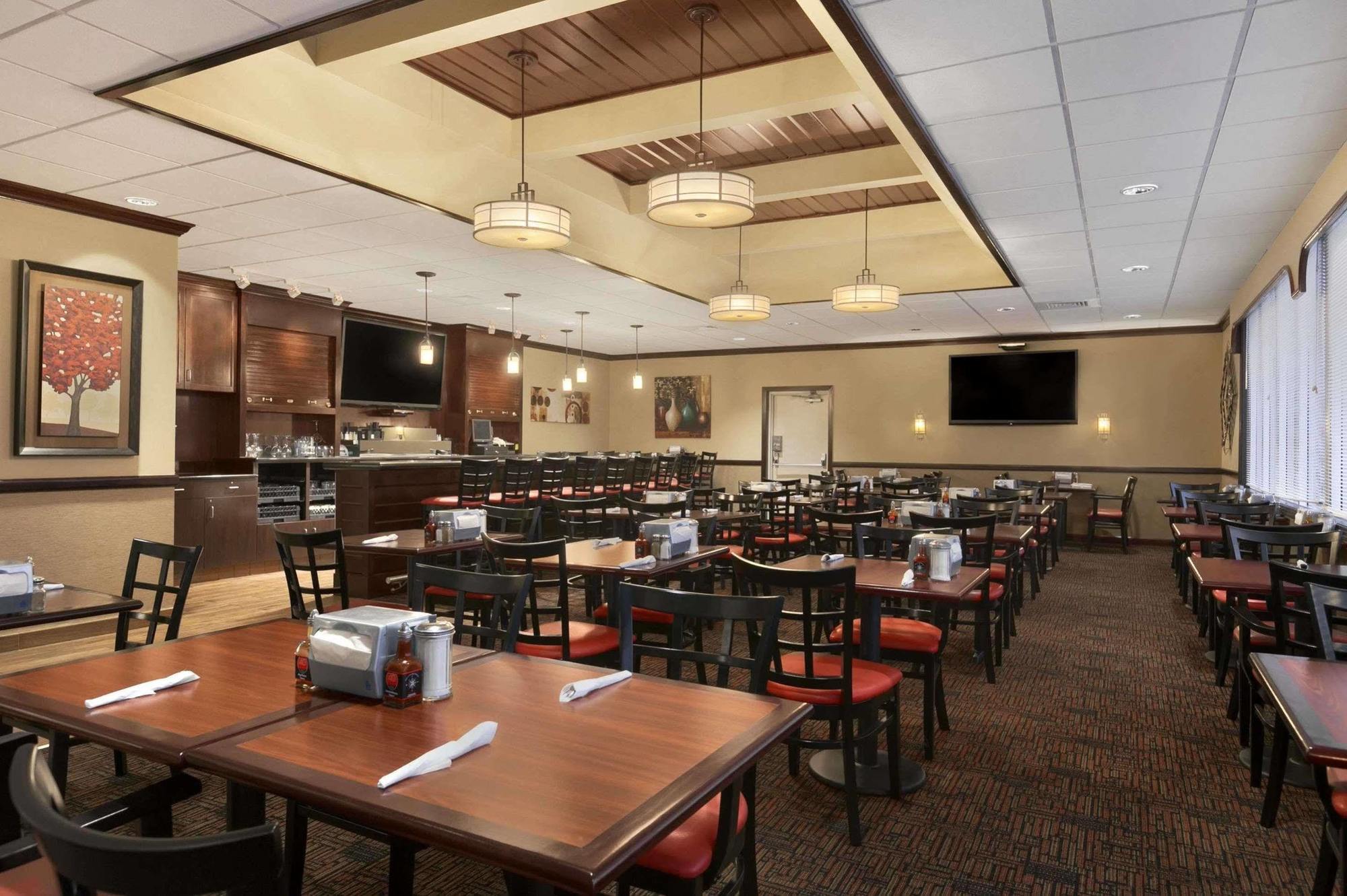Ramada Burlington Hotel And Conference Center Extérieur photo