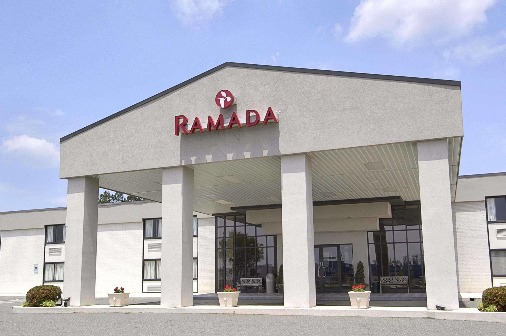 Ramada Burlington Hotel And Conference Center Extérieur photo